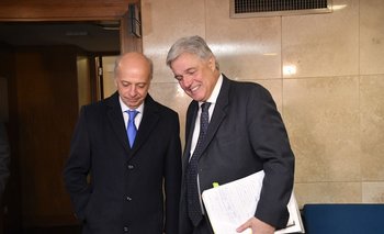 Los ministros Javier García (Defensa) y Francisco Bustillo (Cancillería) concurrieron al Parlamento a dar información sobre el acuerdo de defensa con China