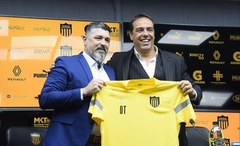 Ramos y Ruglios felices en la presentación e inicio de un nuevo camino en Peñarol