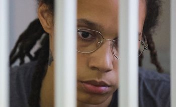 Brittney Griner en una celda durante una audiencia en Jimki, a las afueras de Moscú