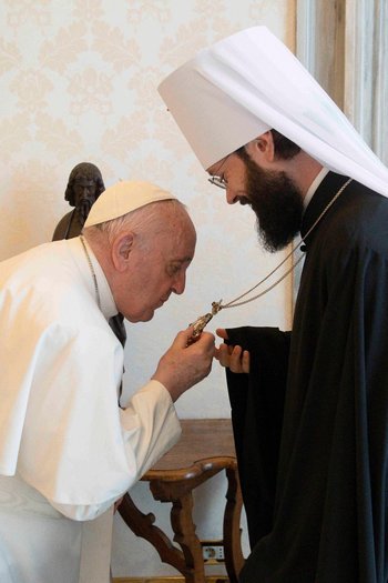 El papa Francisco en el Vaticano con Antonio Volokolamsk del Patriarcado Ortodoxo de Moscú