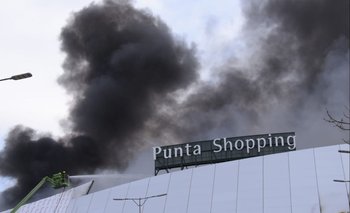 El shopping de Punta del Este sufrió un incendio en la madrugada del sábado que se propagó gravemente el domingo