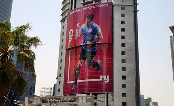 La imagen de Luis Suárez en un edificio de Qatar