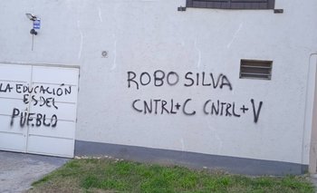 Graffiti en la casa del presidente del Codicen, Robert Silva.