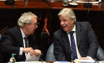 El ministro Luis Alberto Heber y el canciller Francisco Bustillo en la interpelación