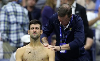 Djokovic fue atendido en su hombro izquierdo