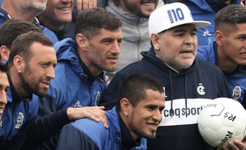 Brahian Alemán en la foto con Maradona