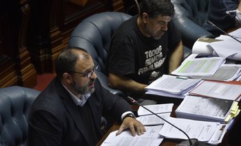 El senador Charles Carrera presentó los datos en el Parlamento