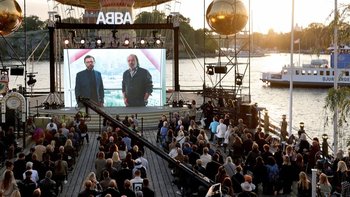 Fans de Abba se reunieron en Estocolmo para oír el anuncio del jueves.