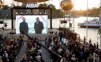 Fans de Abba se reunieron en Estocolmo para oír el anuncio del jueves.
