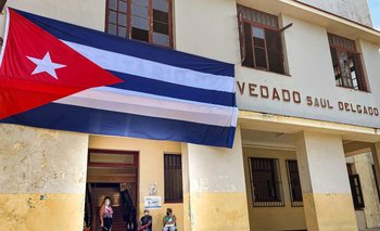 Hay cubanos que emigran de la isla y llegan a Uruguay a través de redes de tráfico de presonas