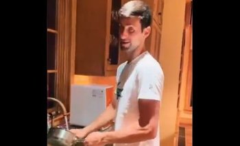 El video de Novak Djokovic lavando los platos