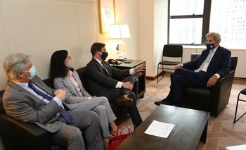 El presidente Luis Lacalle Pou se reunió con John Kerry, ex secretario de Estado de EEUU y actual asesor de Biden