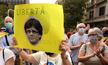 Manifestación frente al consulado de Italia en Barcelona