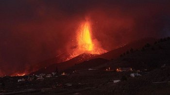 La actividad del volcán Cumbre Vieja se intensificó este viernes.