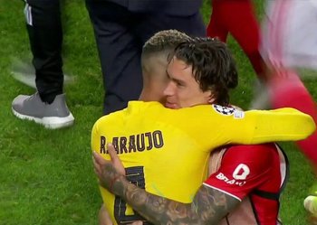 El abrazo final de Núñez y Araújo