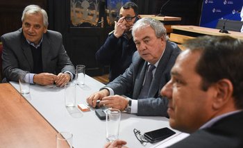 Foto de archivo. Previo al partido clásico, Heber se reunión con los presidentes de Nacional y Peñarol