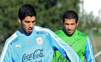 Luis Suárez y Walter Gargano en la selección uruguaya