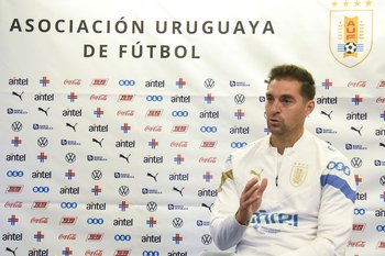 Diego Alonso, entrenador de Uruguay