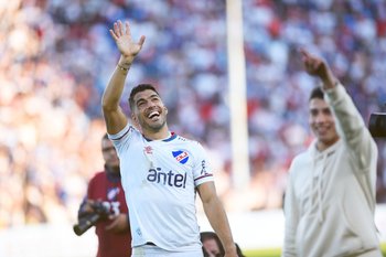 Luis Suárez fue figura en el clásico y anotó un golazo