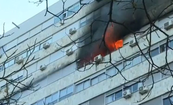 El incendio tiene lugar en un edificio en Avenida del Libertador, entre Galicia y La Paz