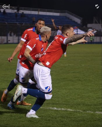 Juan Ignacio Ramírez celebra el 1-0 de Nacional ante Miramar Misiones por la Copa AUF Uruguay