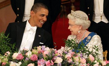 La reina y Barack Obama.