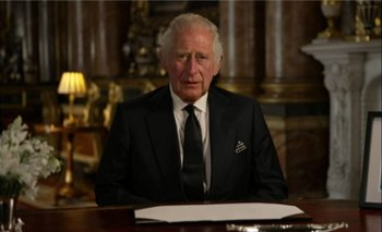 El rey Carlos III en su primer discurso en Buckingham