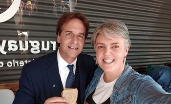La foto entre el presidente Luis Lacalle Pou y la emprendedora Julia Olarte en la Rural del Prado