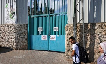 Una escuela secundaria palestina, exclusiva para niñas, está cerrada como medida de paro contra un currículum impuesto por Israel