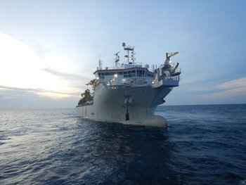 La embarcación cuenta con un sistema de control de emisiones denominado Ultra Low Emissions vehicle
