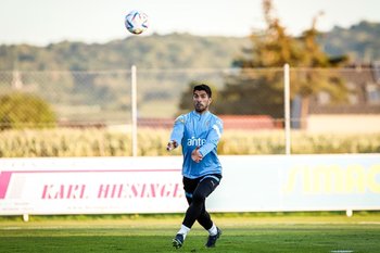 Luis Suárez entrenando con la selección en Viena