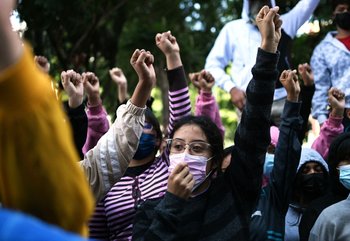 Protesta a la salida de la Fiscalía General de la Nación de México