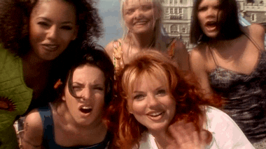 Las Spice Girls sonaron hasta los 2000 pero son un ejemplo de esta moda ecléctica y divertida 
