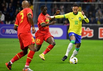 Neymar jugó como titular ante Ghana en la goleada por 3-0