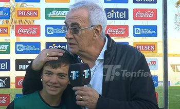 Jorge Fossati y su nieto Manuel Peña, jugador de la sub 14 de Danubio