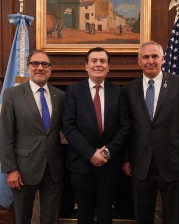 Zamora junto al embajador de EEUU, Marc Stanley y su par argentino Jorge Arguello