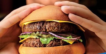 Notco se dedica a la producción de hamburguesas sin carne