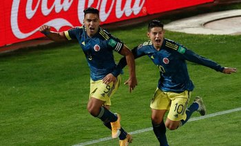 Radamel Falcao y James Rodríguez tras el 2-2