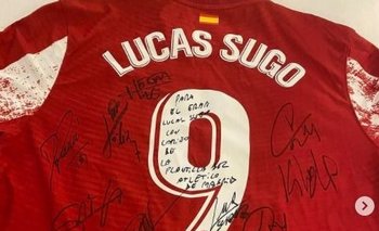 La camiseta 9 de Atlético con el nombre de Lucas Sugo