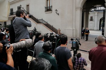 Foto de archivo. El 4 de octubre, Piñera da explicaciones ante los medios, al ser nombrado en la investigación de los Papeles de Pandora, en La Moneda, Santiago