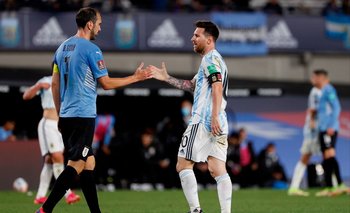 Diego Godín y Lionel Messi