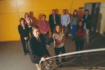 El equipo de editores del diario en 2007 junto al director Ricardo Peirano