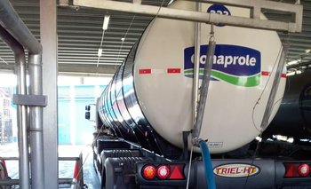 Transporte de leche para Conaprole a cargo de Trale.