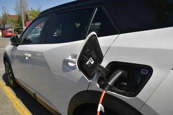 Los consumidores uruguayos consultan cada vez más para hacerse de un vehículos eléctrico. 