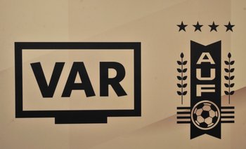 Peñarol jugará con VAR y Nacional no tendrá video arbitraje en la última fecha del Clausura
