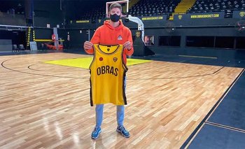 Rodríguez con la camiseta de Obras Basket