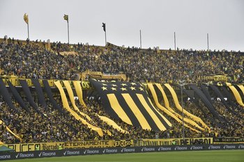El escudo gigante de Peñarol