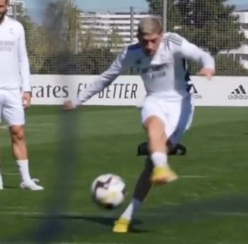 Federico Valverde anota un golazo en la práctica de Real Madrid