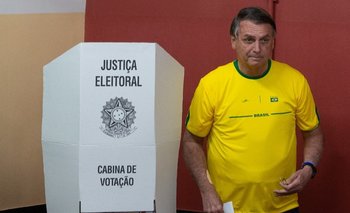 El presidente de Brasil, Jair Bolsonaro, al votar en las elecciones celebradas este domingo 2
