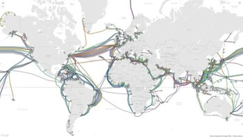 Mapa del mundo con redes de fibra óptica